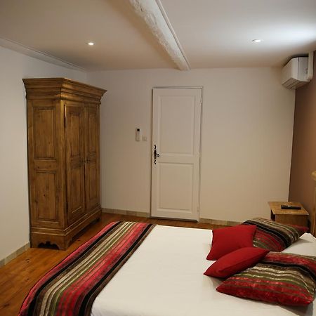 Les Pins Restaurant Et Chambre D'Hotes ซิญองส์-ลาเกสกาด ภายนอก รูปภาพ