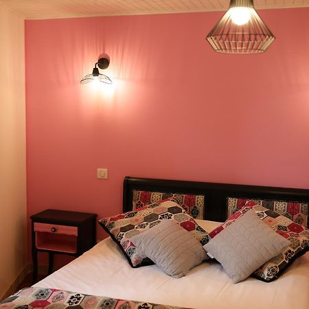 Les Pins Restaurant Et Chambre D'Hotes ซิญองส์-ลาเกสกาด ภายนอก รูปภาพ