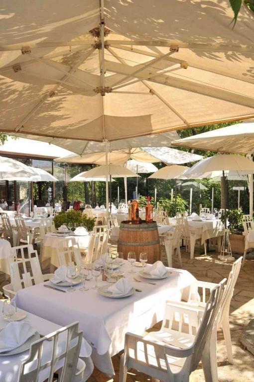 Les Pins Restaurant Et Chambre D'Hotes ซิญองส์-ลาเกสกาด ภายนอก รูปภาพ