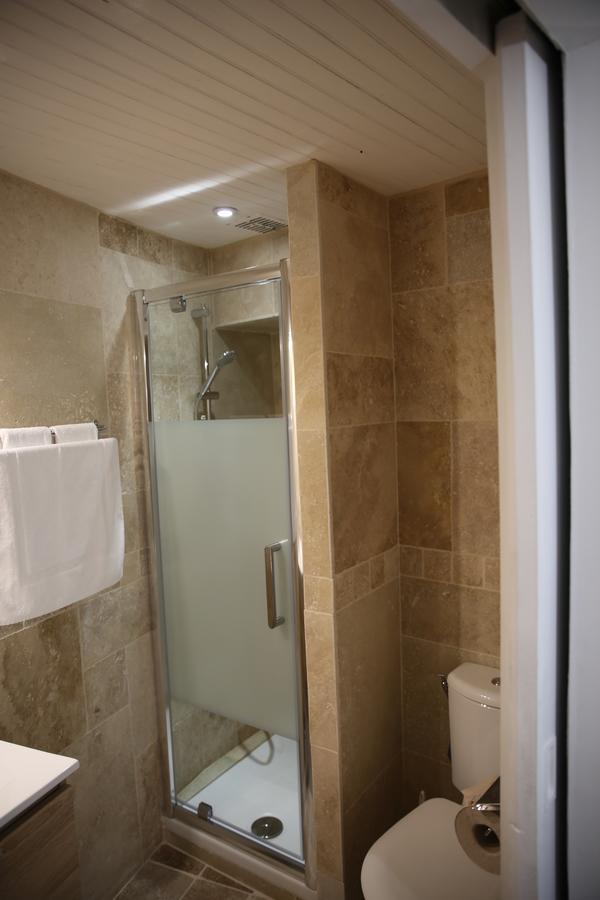 Les Pins Restaurant Et Chambre D'Hotes ซิญองส์-ลาเกสกาด ภายนอก รูปภาพ