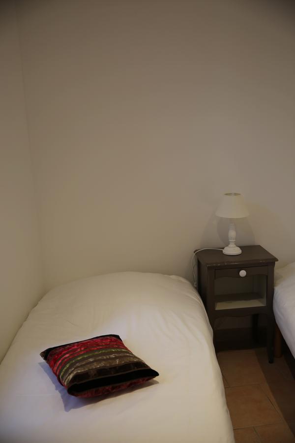 Les Pins Restaurant Et Chambre D'Hotes ซิญองส์-ลาเกสกาด ภายนอก รูปภาพ