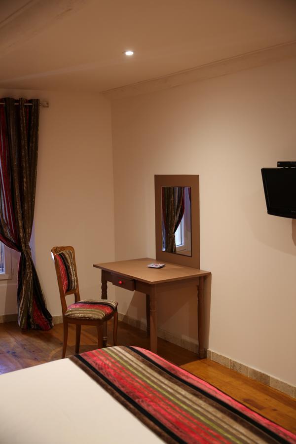 Les Pins Restaurant Et Chambre D'Hotes ซิญองส์-ลาเกสกาด ภายนอก รูปภาพ