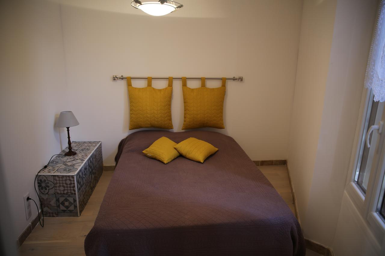 Les Pins Restaurant Et Chambre D'Hotes ซิญองส์-ลาเกสกาด ภายนอก รูปภาพ