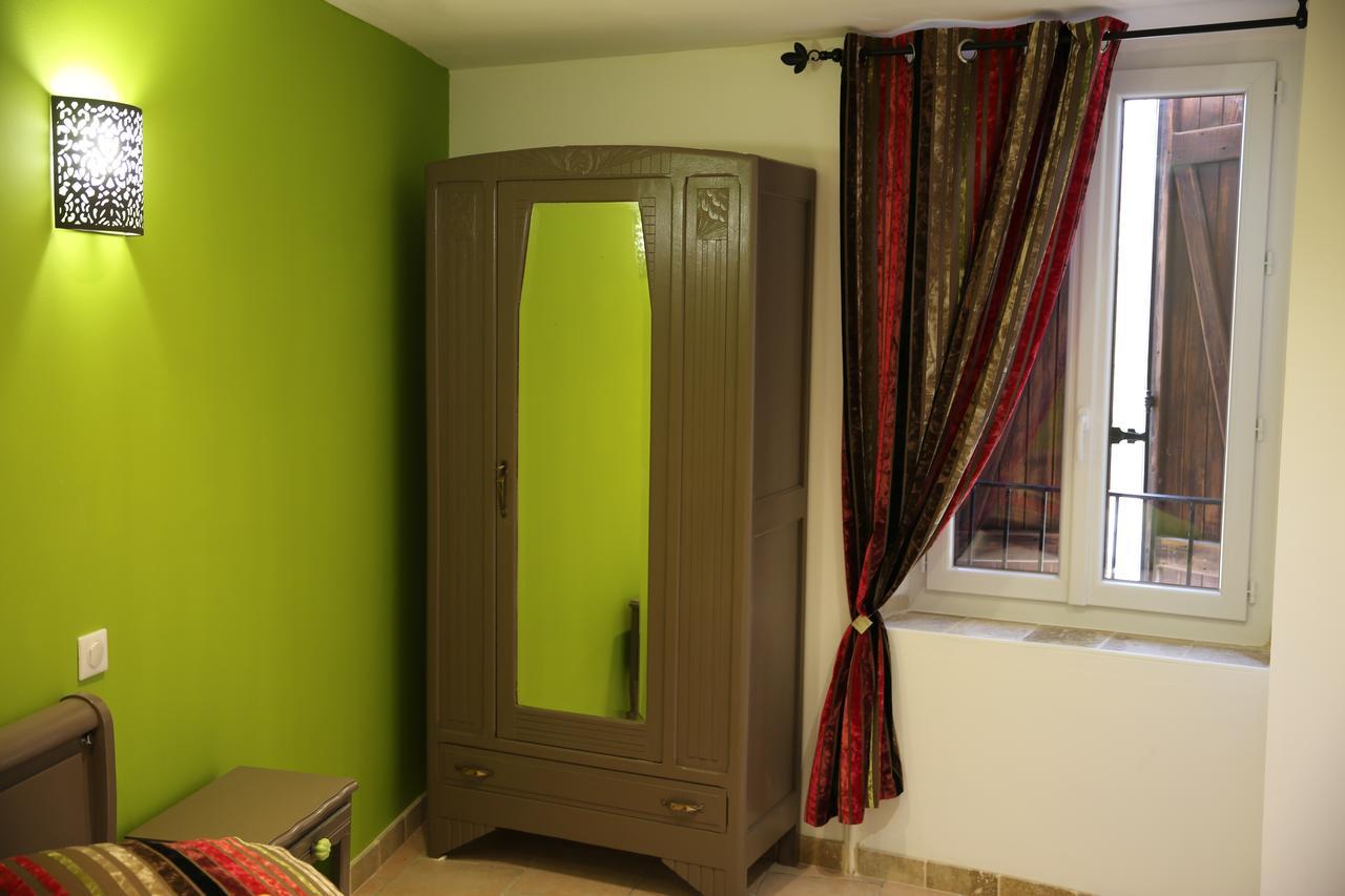 Les Pins Restaurant Et Chambre D'Hotes ซิญองส์-ลาเกสกาด ภายนอก รูปภาพ