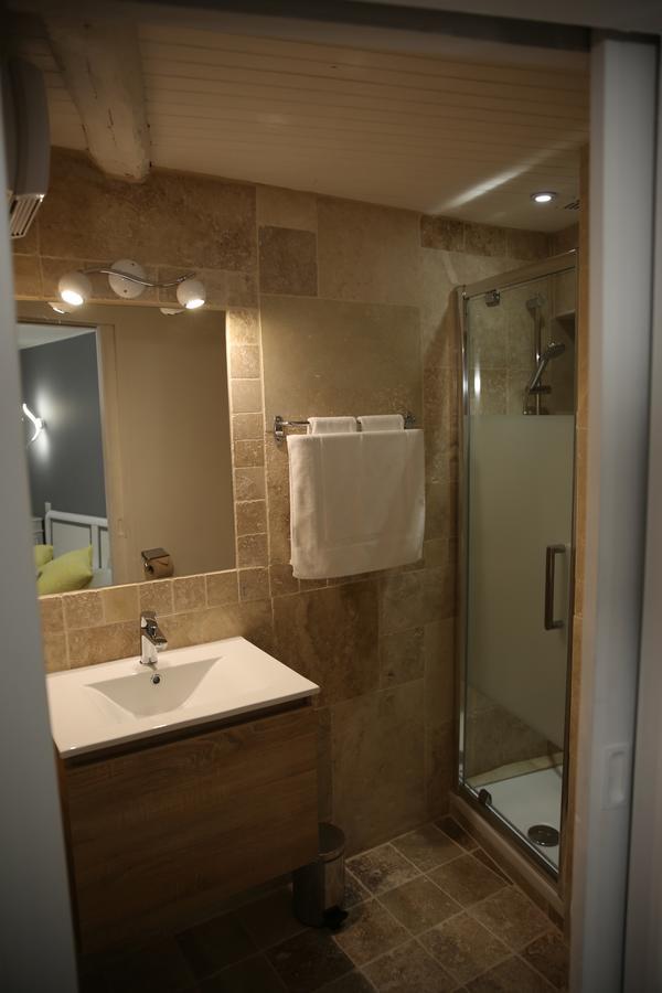 Les Pins Restaurant Et Chambre D'Hotes ซิญองส์-ลาเกสกาด ภายนอก รูปภาพ